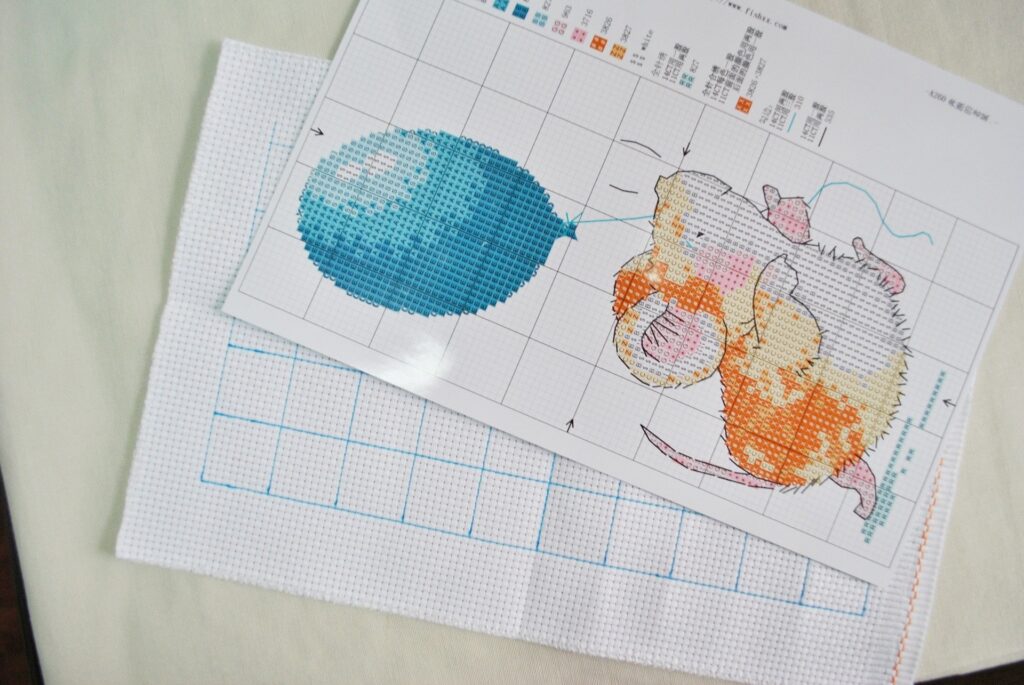 cross stitch gridded patterns with mouse and balloon